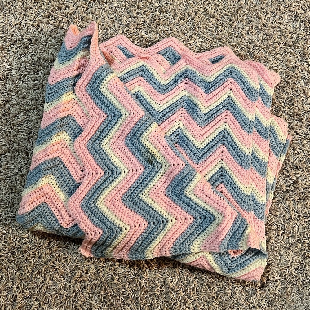 Handmade Vintage 1965 Chevron Baby Afghan Pink Blue‎ White 52" x 30" Boy Girl